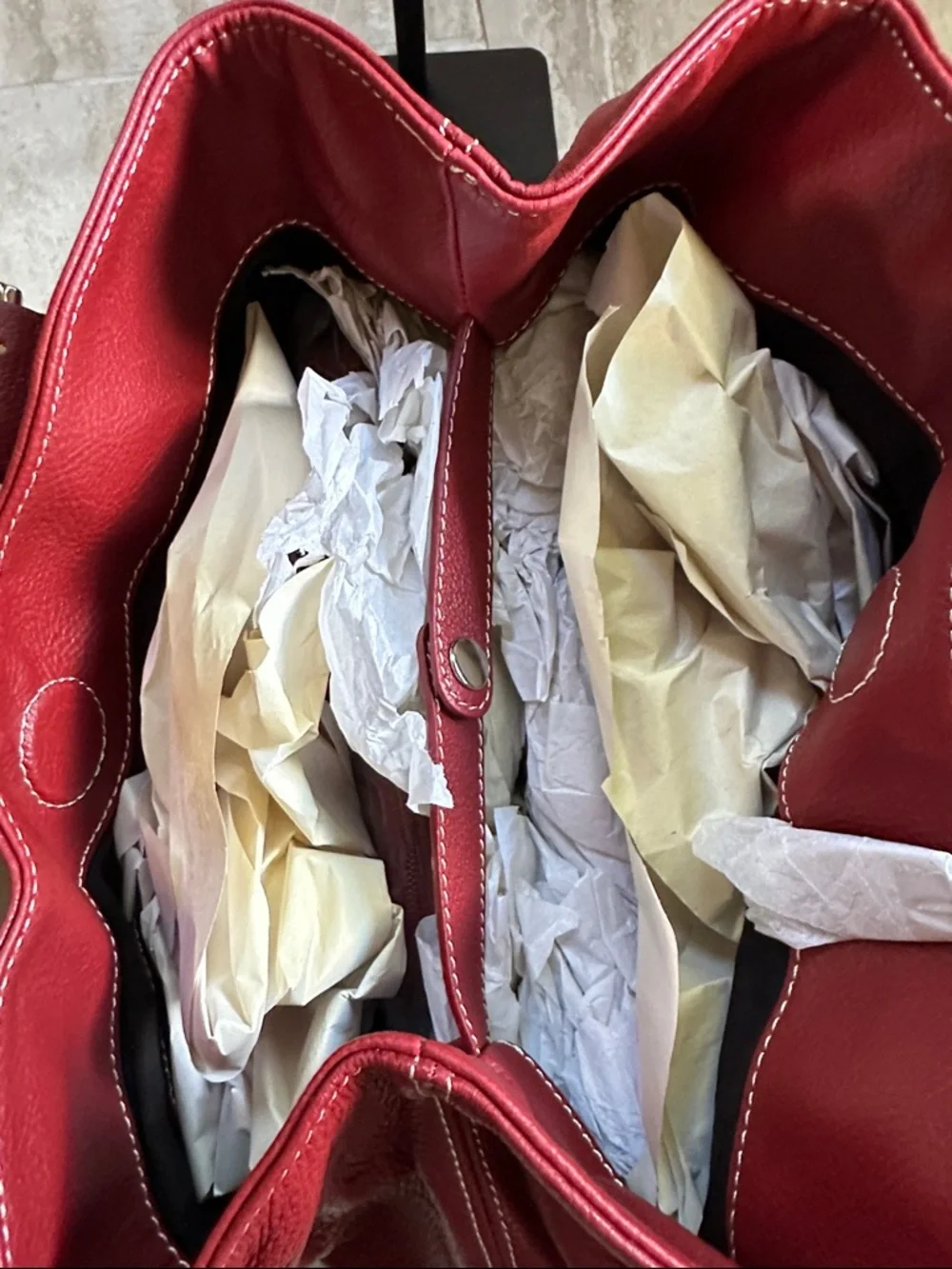 Tignanello Red Pebble Grain Genuine Leather Shoulder Bag - Picture 6 of 9